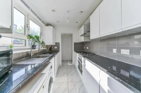 Amazing 4 bed house in Kingston